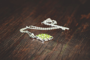 Read more about the article Gift These Best 12 Birthstone Necklaces to Mom on Her Special Day