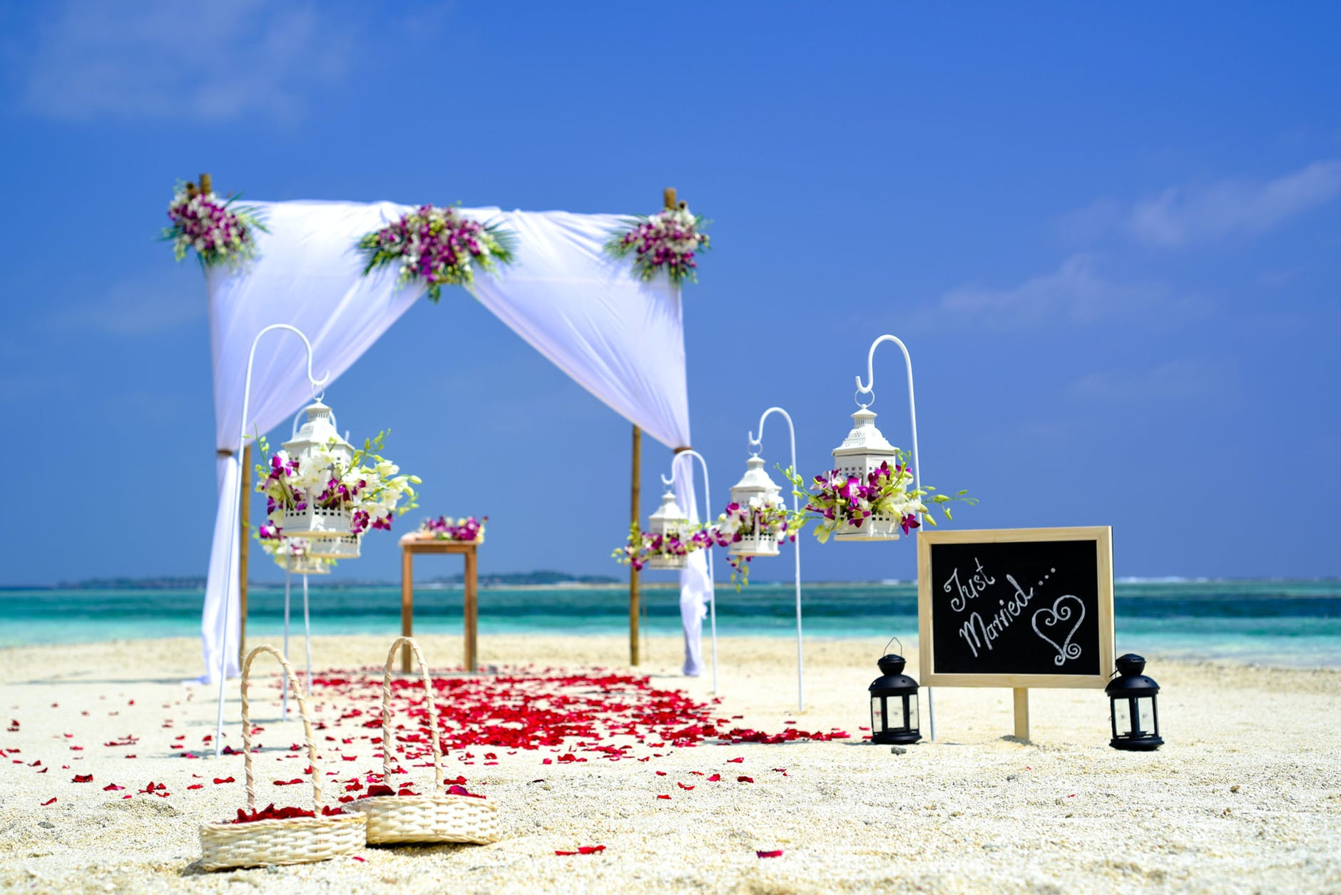 You are currently viewing 14 Beach Wedding Gifts for Guests That You Must Know About
