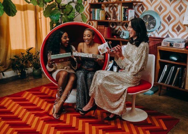 Christmas Gifts for Friends: Personal Ideas for Every Kind of Friendship